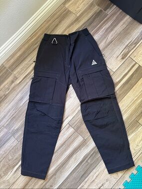 WOMENS NIKE ACG CARGO PANTS SIZE SMALL